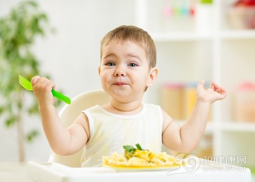 孩子 男 吃東西 輔食 叉子_32978975_xxl