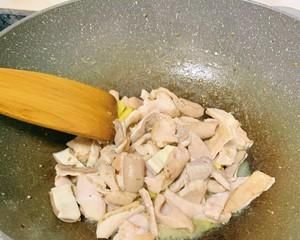 健康饮品（一道美味又营养的汤品/猪肚和薏米的健康搭配/煲汤小技巧大公开）