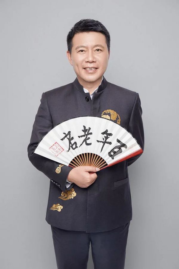 均瑤健康董事長 王均豪