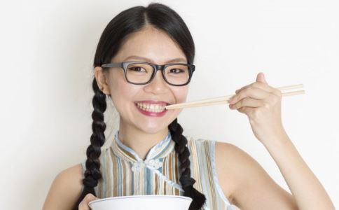 各種堅(jiān)果的營(yíng)養(yǎng)價(jià)值 吃各種堅(jiān)果的功效 不同的堅(jiān)果有什么不同的營(yíng)養(yǎng)價(jià)值