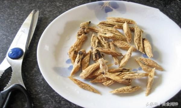 想要健康長(zhǎng)壽，就多喝黃芪黨參蜂蜜薏米茶，強(qiáng)身健體，不用去醫(yī)院