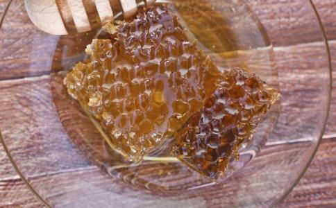 喝蜂蜜水能減肥嗎 喝蜂蜜水的好處 什么時(shí)間喝蜂蜜水減肥