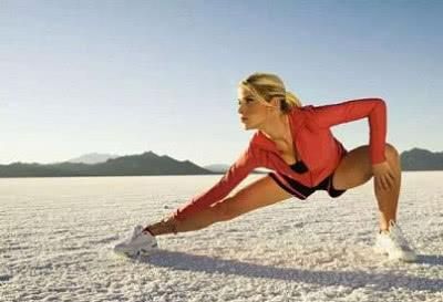 早起運(yùn)動(dòng)之前，要不要先吃個(gè)早飯？