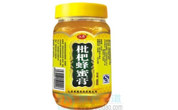 蜂蜜養(yǎng)生保健食譜——枇杷蜂蜜膏。枇杷葉500克，蜂蜜200克——第六味道