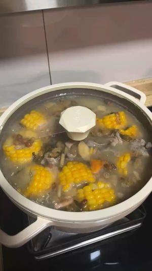 菌菇汤火锅的做法 步骤1