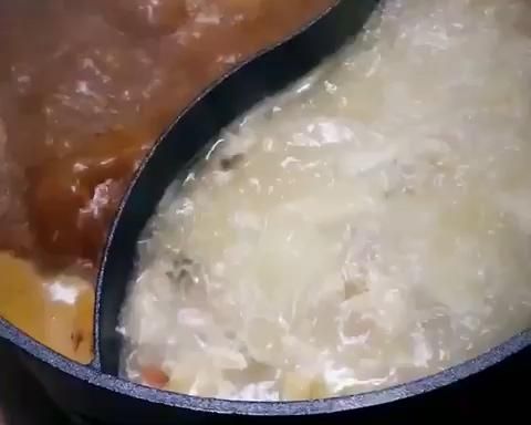 自創(chuàng)鴛鴦鍋！辣湯鍋和清湯雞鍋的做法