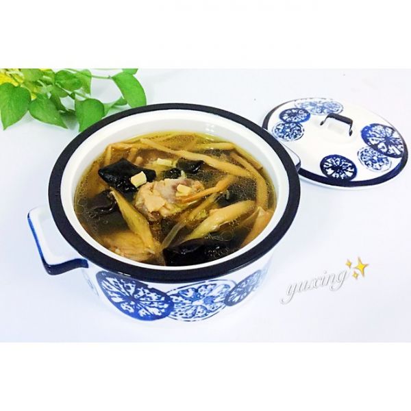 黄花菜炖排骨的做法
