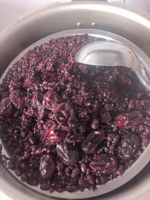 低GI低糖健康黑米紅豆藜麥飯健身和長(zhǎng)痘人士必備能量球的做法 步驟5