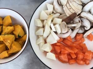 健康低卡——蔬菜黑米燜飯·適合怕胖朋友·超簡單的做法 步驟2