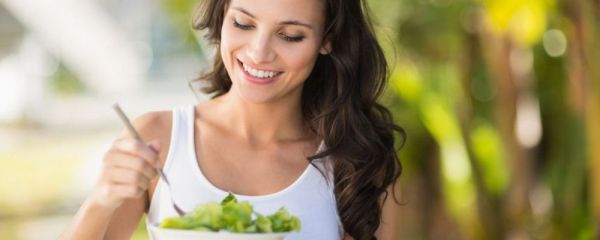 經期女性適合吃的食物 經期女性可以吃哪些食物 經期女性能吃哪些食物