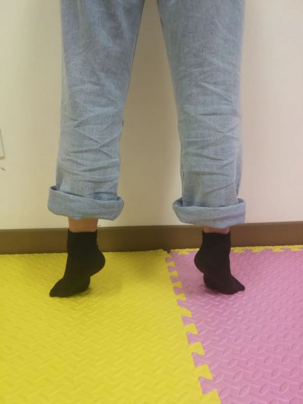 孩子是「X 型腿」？先別慌！簡(jiǎn)單幾招就可以改善