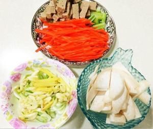 炒方便面—方便面健康新吃法的做法步骤 第1步