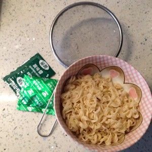 「泡面不將就」 健康好吃的講究版的做法步驟 第1步