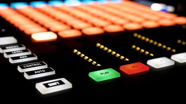 3、鍋洗凈，放入少許香油，用小火燒至五、...