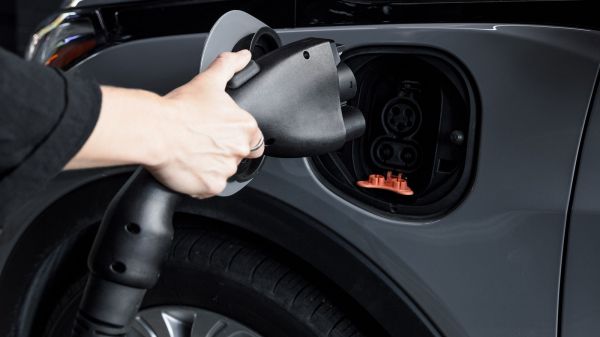 電動(dòng)汽車(chē)充電 Car charging