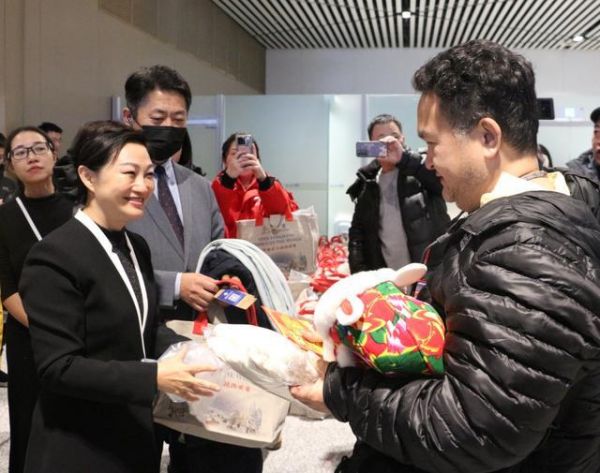 首架東南亞冰雪旅游包機落地哈爾濱