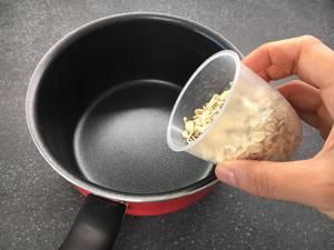 香蕉燕麥粥的做法 步驟1