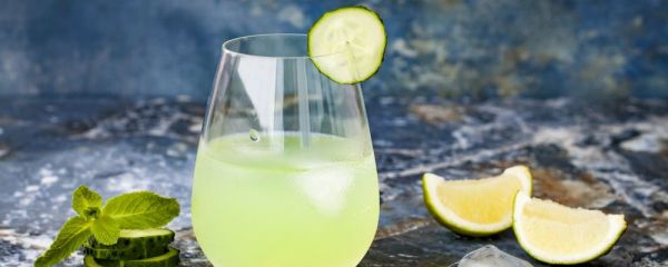 檸檬水的功效與注意事項 檸檬水的功效有哪些 檸檬水的注意事項有哪些