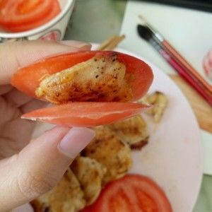 番茄雞肉堡(煎雞胸肉的清爽吃法)的做法步驟 第4步