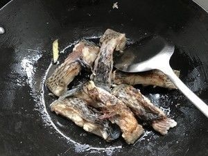 西紅柿燜魚(yú)的做法步驟 第3步