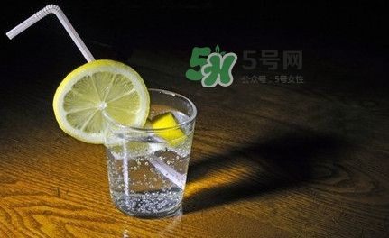 蘇打水什么時候喝最好？蘇打水什么人不能喝