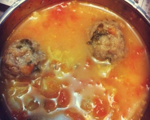 美味可口的以西紅柿豆腐肉丸湯（健康營養(yǎng)的家常料理）