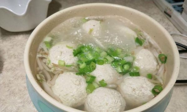 美味可口的以西紅柿豆腐肉丸湯（健康營養(yǎng)的家常料理）