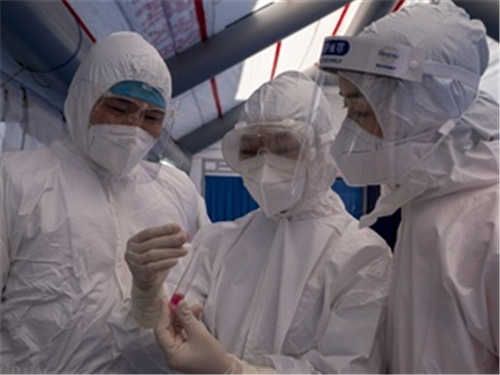 每日健康豆知识(574)：打喷嚏时不能捂嘴