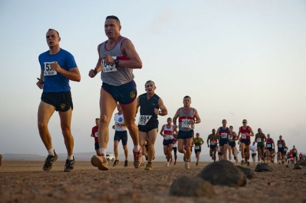 Hombres en carrera continua