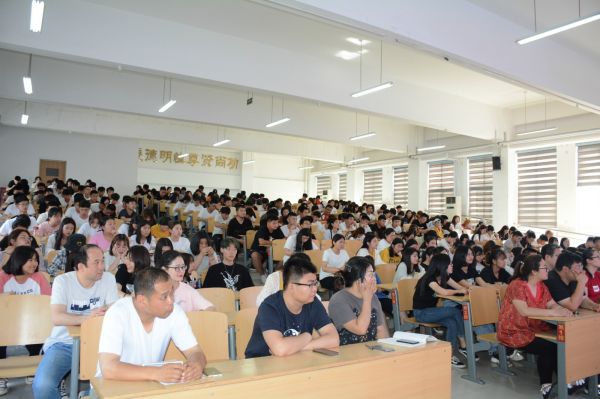 學(xué)校舉辦大學(xué)生健康講座，響應(yīng)“健康中國(guó)”戰(zhàn)略