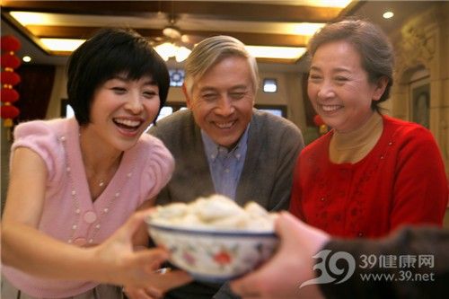 中老年 青年 男 女 吃飯 團圓 春節(jié)_23325703_xxl