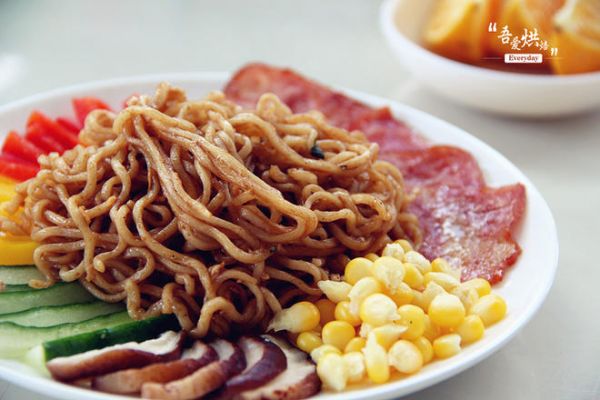 教你泡面的“健康吃法”—— 五彩拌面的做法