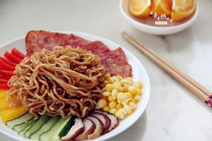 教你泡面的“健康吃法”—— 五彩拌面的做法 步骤8