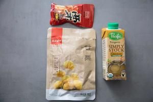 南瓜栗子雞湯丨健康·三餐的做法 步驟4