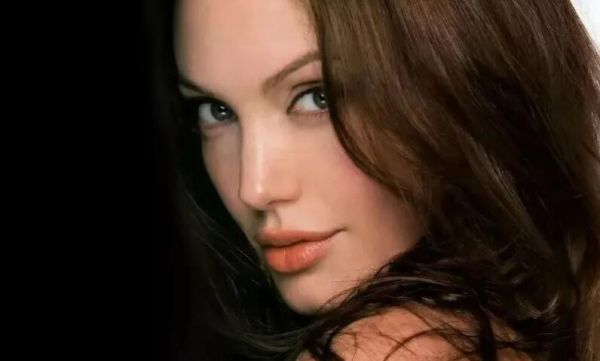 安吉麗娜朱莉暴瘦原因你知道嗎？快戳進來了解一下