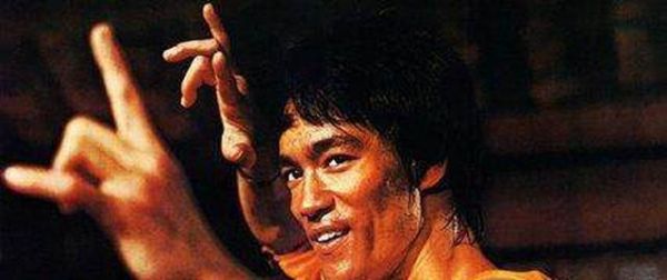 李小龍拜師于葉問，發(fā)現(xiàn)李小龍生理“缺陷”，斷言李小龍“短命”