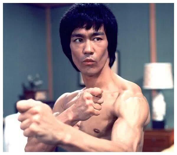 李小龙看起来很瘦小，为什么能爆发出很大的力量？专家给出答案