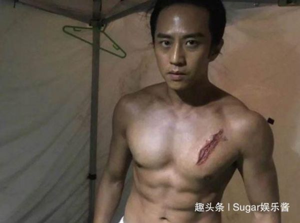 健身达人邓超，为拍新戏狂减30斤，瘦成皮包骨头