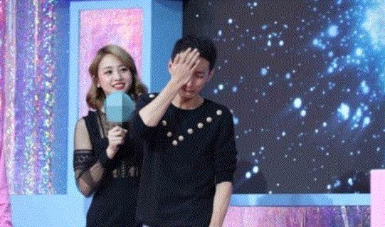 李维嘉节目哭了.GIF
