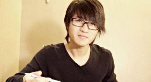 韓寒從發(fā)福男子到暴瘦40斤：成年人，身體健康便是最大的幸福