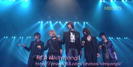 東方神起——那一片紅海的輝煌