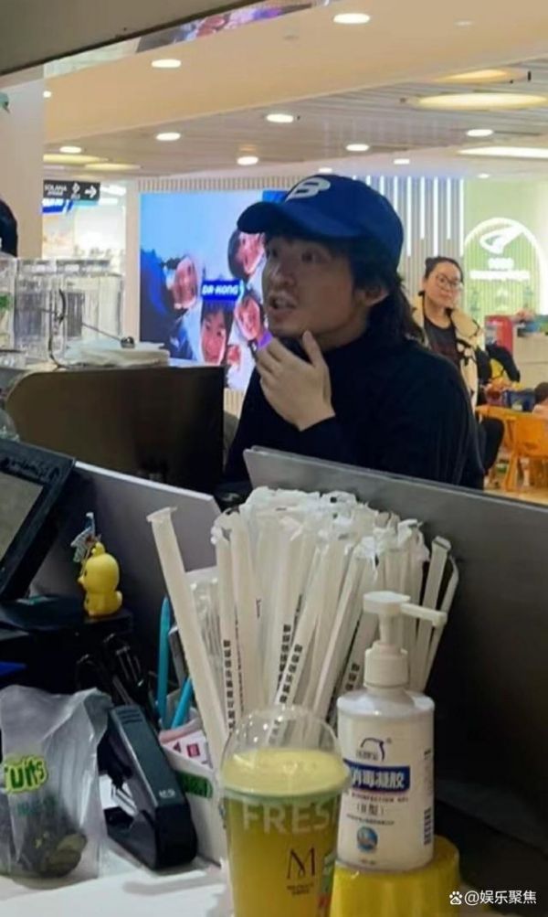 偶遇董子健带女儿逛商场 憔悴形象引热议