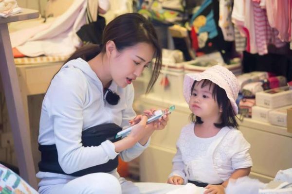 5岁女儿突然暴瘦，拍片时医生让孩子摘下项链，妈妈：她没戴项链