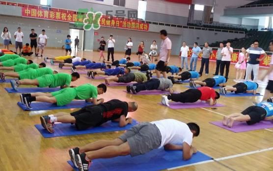 平板支撐能練出馬甲線嗎？平板支撐能減肚子嗎？