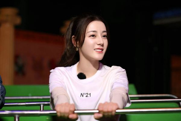 迪麗熱巴。(取自嘉行迪麗熱巴工作室微博)