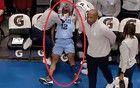 確認(rèn)了！右肩扭傷無(wú)限期休戰(zhàn)！NBA又一個(gè)玻璃人超巨