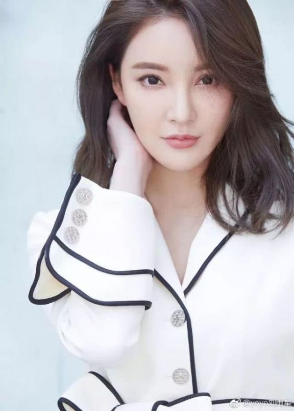 劉雨欣自殺未遂因抑郁癥暴瘦28斤,曬美照瘦脫相卻自嘲已有馬甲線