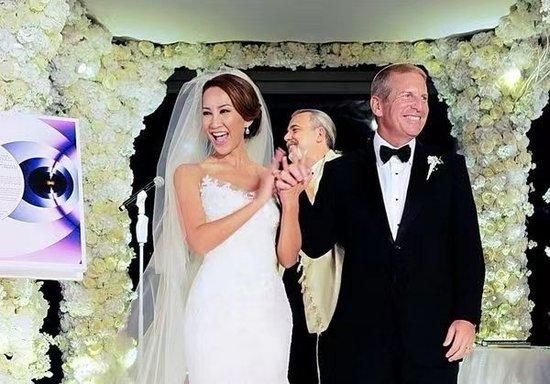 李玟與Bruce的結婚照 圖源微博