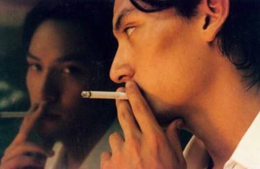 43歲張震暴瘦20斤，面容蒼白兩頰近乎凹進(jìn)去，姿態(tài)竟似老太太？