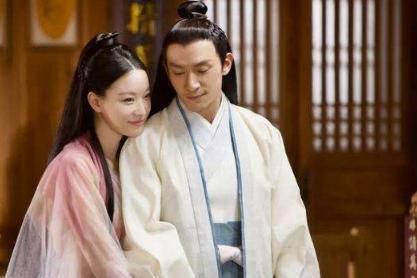 43歲張震暴瘦20斤，面容蒼白兩頰近乎凹進(jìn)去，姿態(tài)竟似老太太？